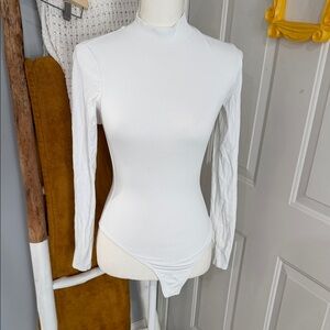Babaton Classic White Long Sleeve Bodysuit